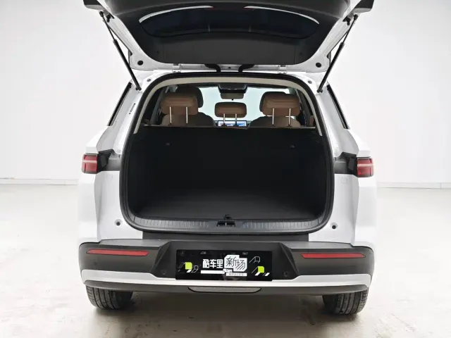 BYD Song Pro — Фото автомобиля 12