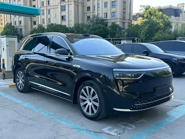 Aito M8 — Фото автомобиля 3