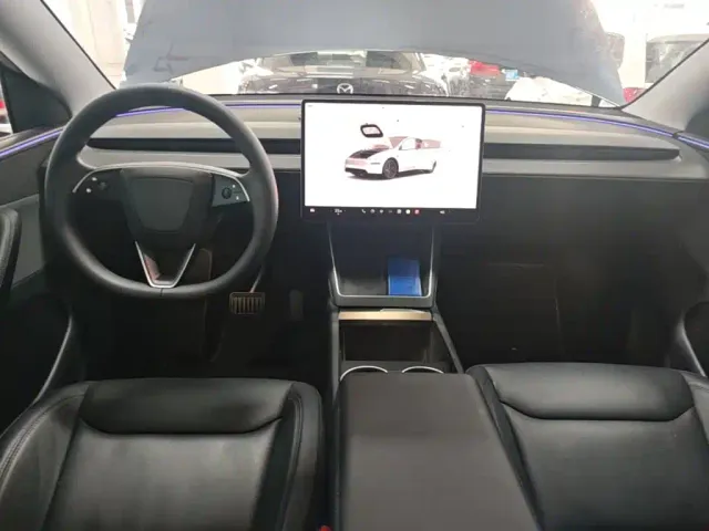 Tesla Model Y — Фото автомобиля 5