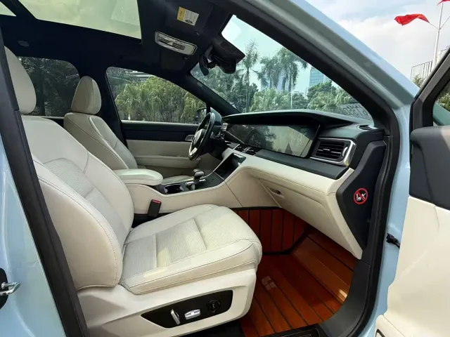 Li Auto ONE — Фото автомобиля 10