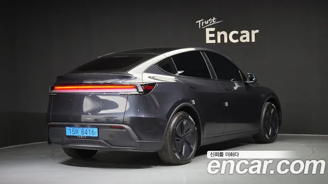 Tesla Model Y — Фото автомобиля 2