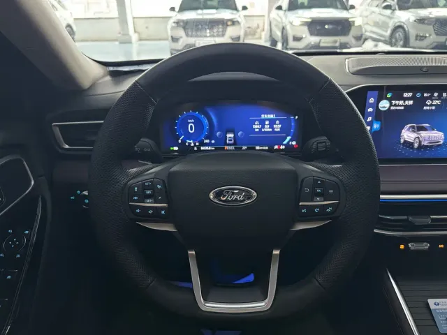 Ford Explorer — Фото автомобиля 10