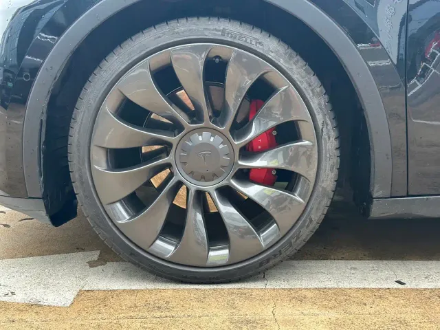 Tesla Model Y — Фото автомобиля 4
