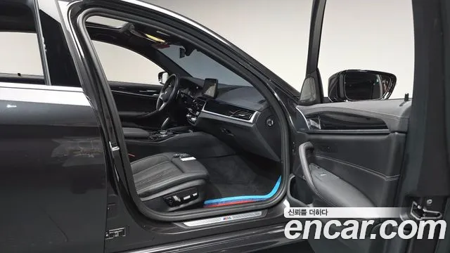 BMW 5 Series G30 — Фото автомобиля 16