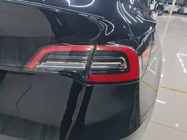 Tesla Model Y — Фото автомобиля 7