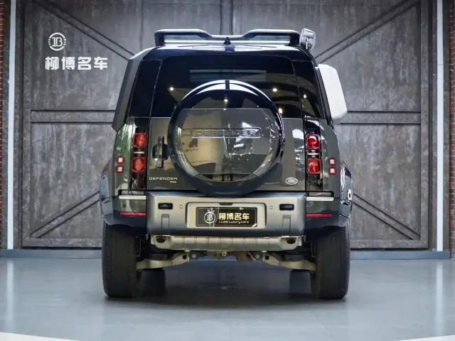Land Rover Defender — Фото автомобиля 24