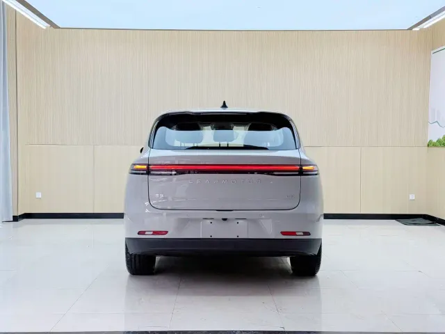 Leapmotor C10 — Фото автомобиля 25