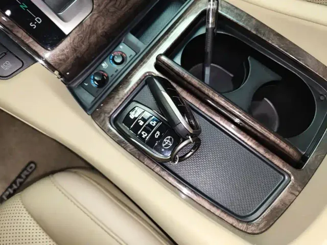 Toyota Alphard — Фото автомобиля 8