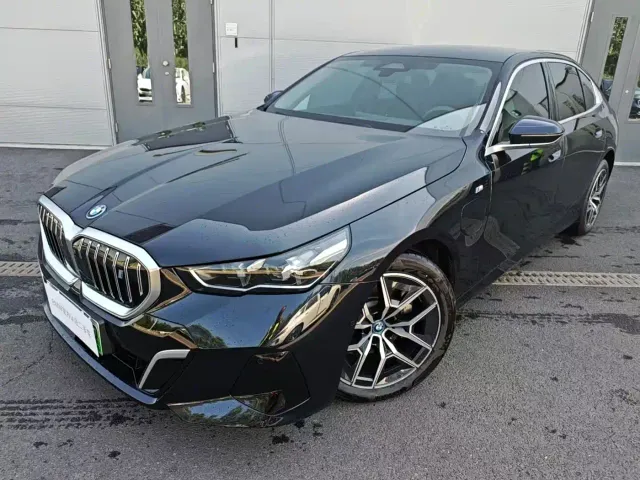 Фотография автомобиля — BMW i5