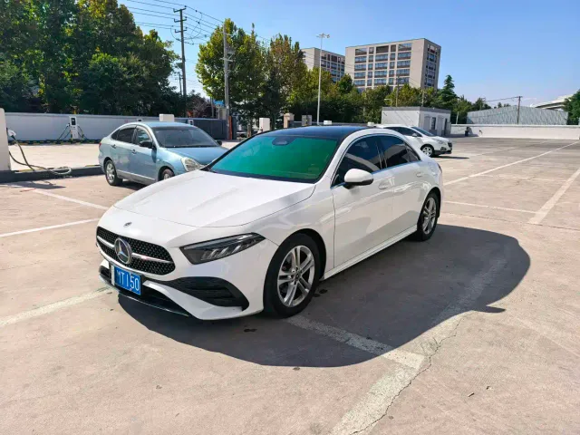 Фотография автомобиля — Mercedes-Benz A-Class