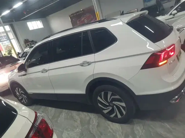 Volkswagen Tiguan L — Фото автомобиля 3