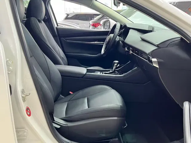 Mazda Axela — Фото автомобиля 20