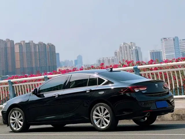 Buick Regal — Фото автомобиля 6