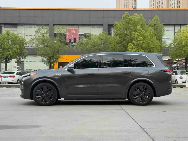 Li Auto L9 — Фото автомобиля 3