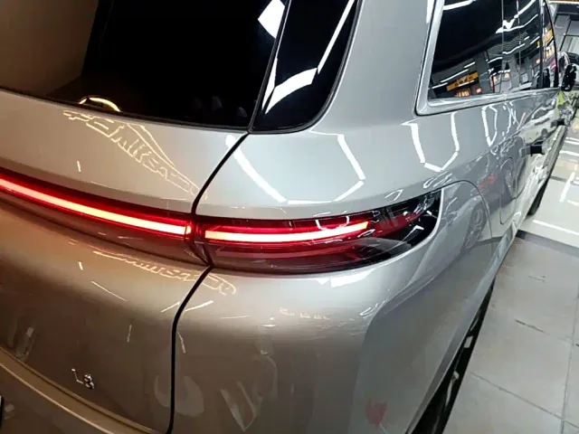 Li Auto L8 — Фото автомобиля 7