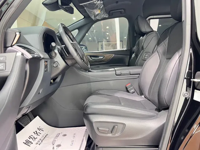 Toyota Vellfire — Фото автомобиля 11