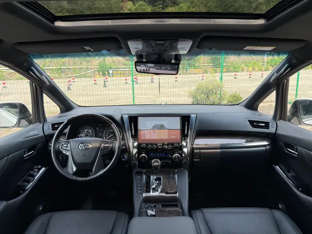 Toyota Alphard — Фото автомобиля 6