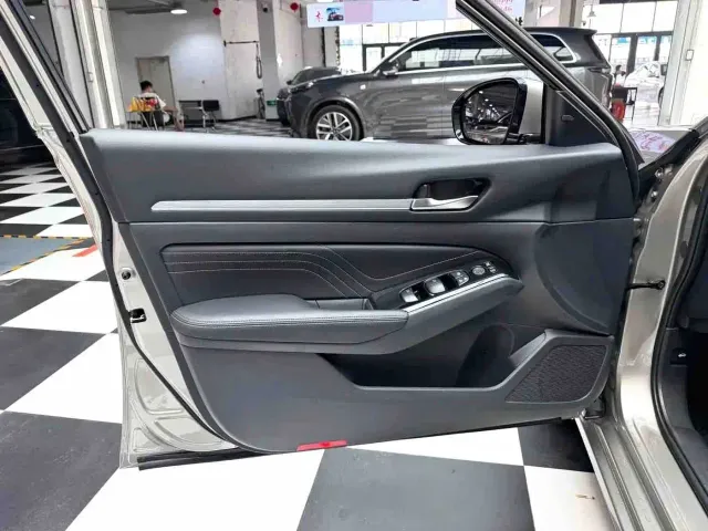 Nissan Teana — Фото автомобиля 6