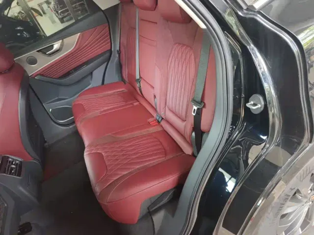 Hongqi HS5 — Фото автомобиля 12