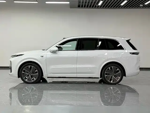 Li Auto L8 — Фото автомобиля 18