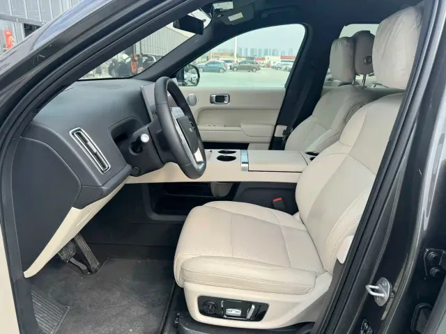 Li Auto L8 — Фото автомобиля 6