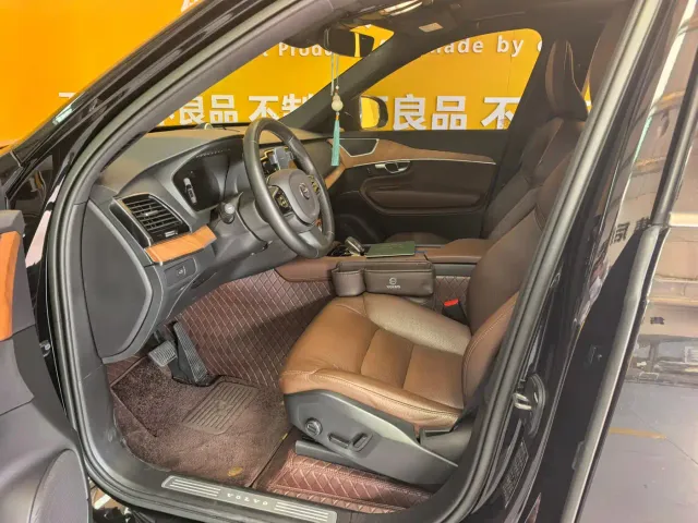 Volvo XC90 — Фото автомобиля 6