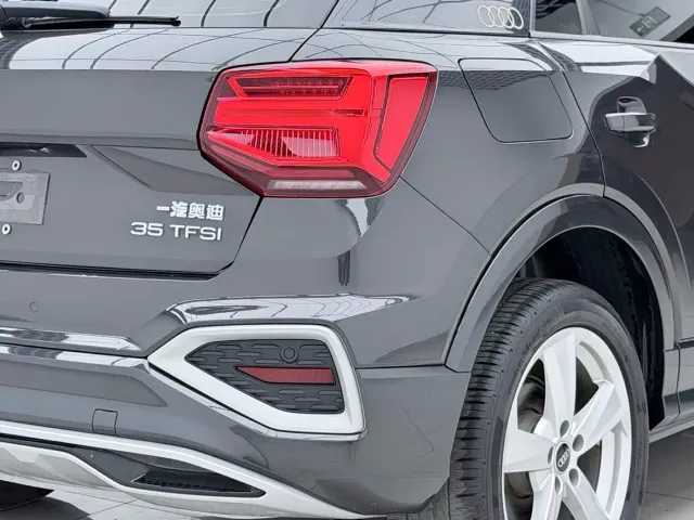 Audi Q2L — Фото автомобиля 9