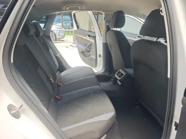 Volkswagen Lavida — Фото автомобиля 12