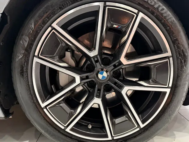 BMW i4 — Фото автомобиля 14