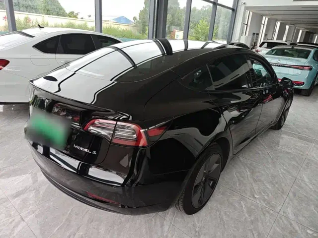 Tesla Model 3 — Фото автомобиля 6