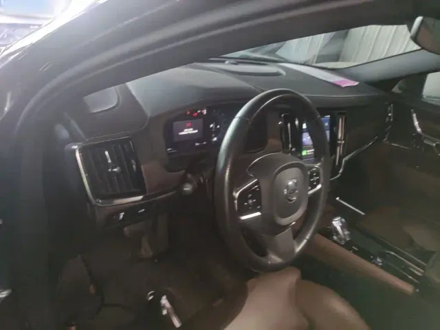 Volvo S90 — Фото автомобиля 9