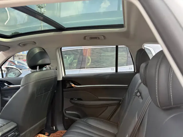 Roewe RX5 Max — Фото автомобиля 5