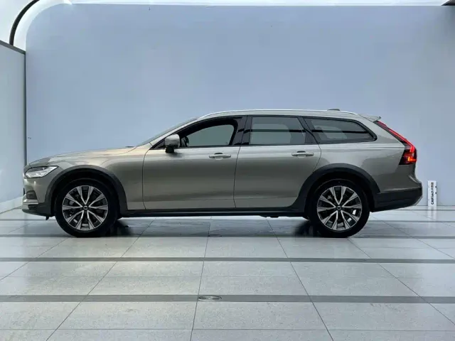 Volvo V90 — Фото автомобиля 5