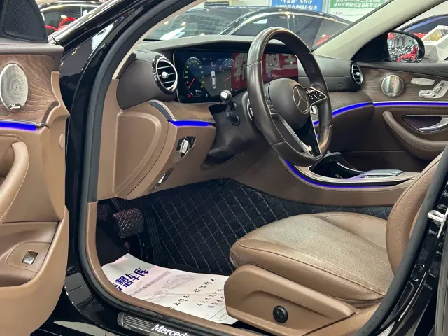 Mercedes-Benz E-Class — Фото автомобиля 8
