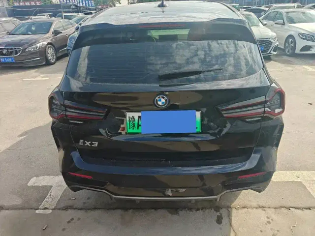 BMW iX3 — Фото автомобиля 4