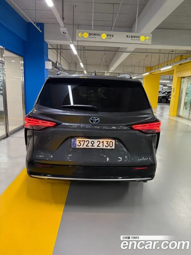 Toyota Sienna — Фото автомобиля 4