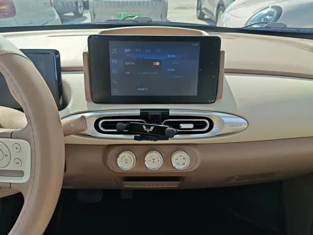 Wuling Hongguang Mini EV — Фото автомобиля 12