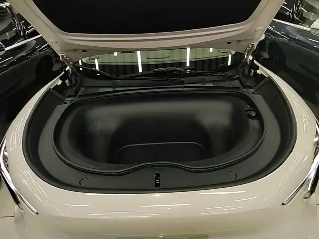 IM Motors LS6 — Фото автомобиля 19
