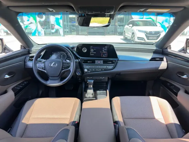 Lexus ES — Фото автомобиля 11