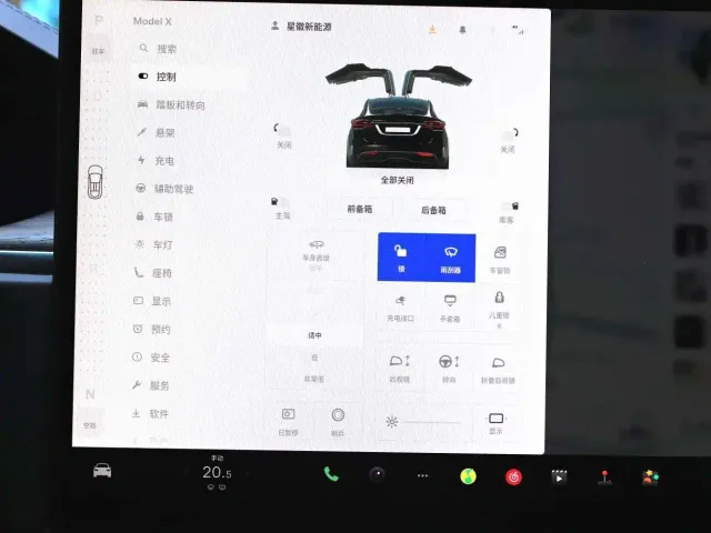 Tesla Model X — Фото автомобиля 14