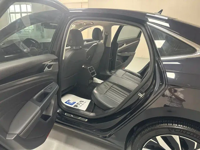 Volkswagen Passat — Фото автомобиля 12