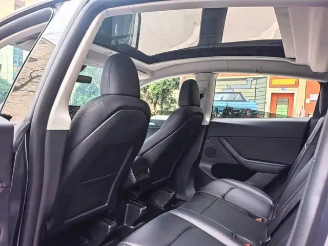 Tesla Model Y — Фото автомобиля 8