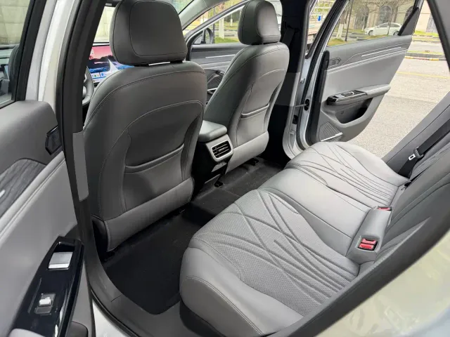 Geely Galaxy L6 — Фото автомобиля 16