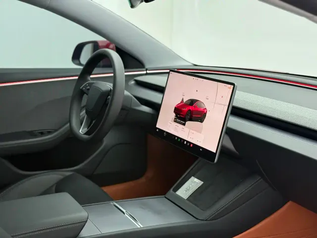 Tesla Model 3 — Фото автомобиля 15