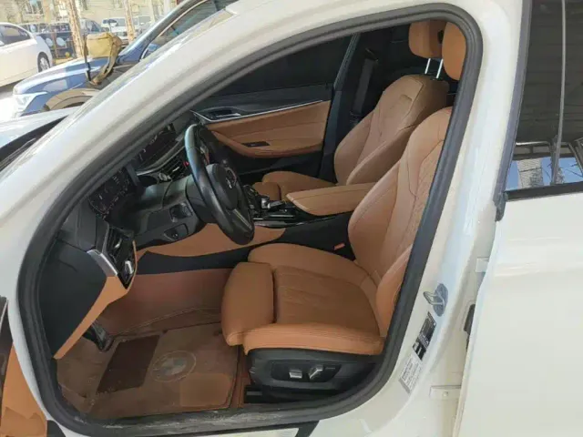 BMW 5 Series — Фото автомобиля 14