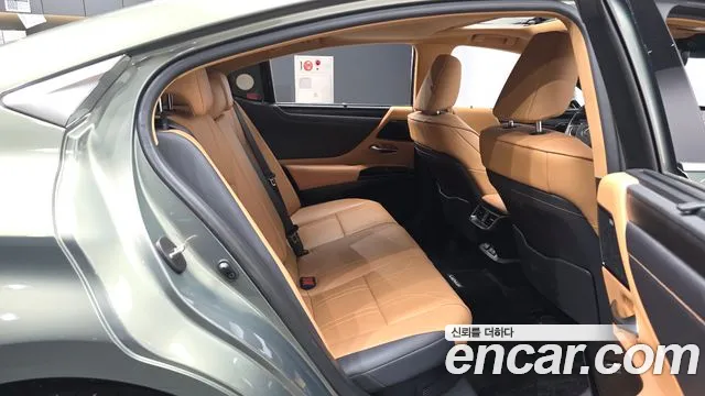Lexus ES 7th Gen — Фото автомобиля 18
