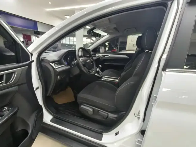 Haval M6 — Фото автомобиля 10