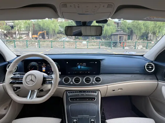 Mercedes-Benz E-Class — Фото автомобиля 9