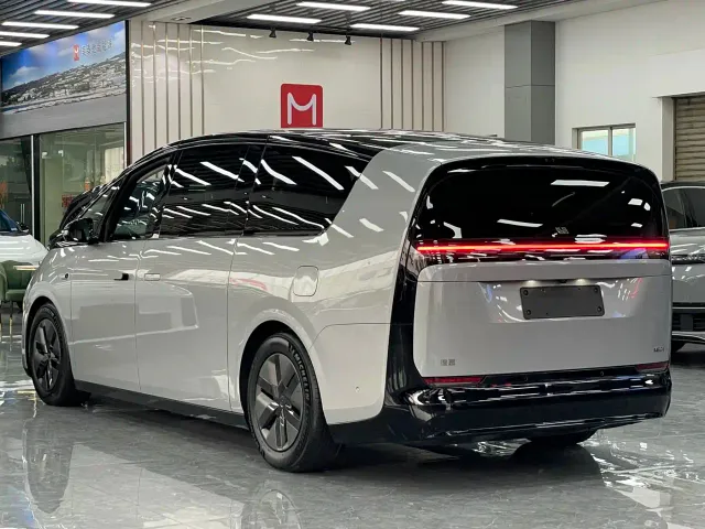 Li Auto MEGA — Фото автомобиля 15