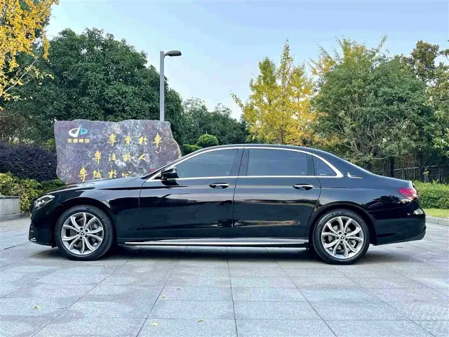 Mercedes-Benz E-Class — Фото автомобиля 12